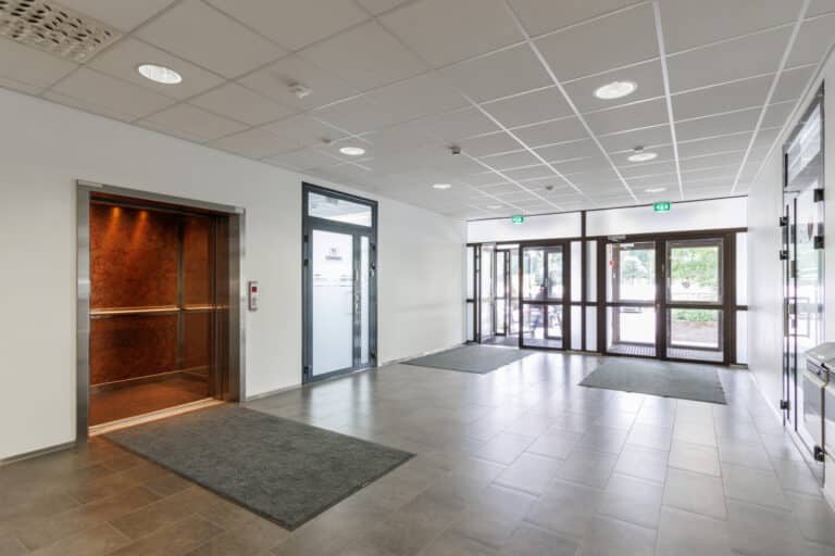 Mäkitorpantie 3 b aulatila ja hissi