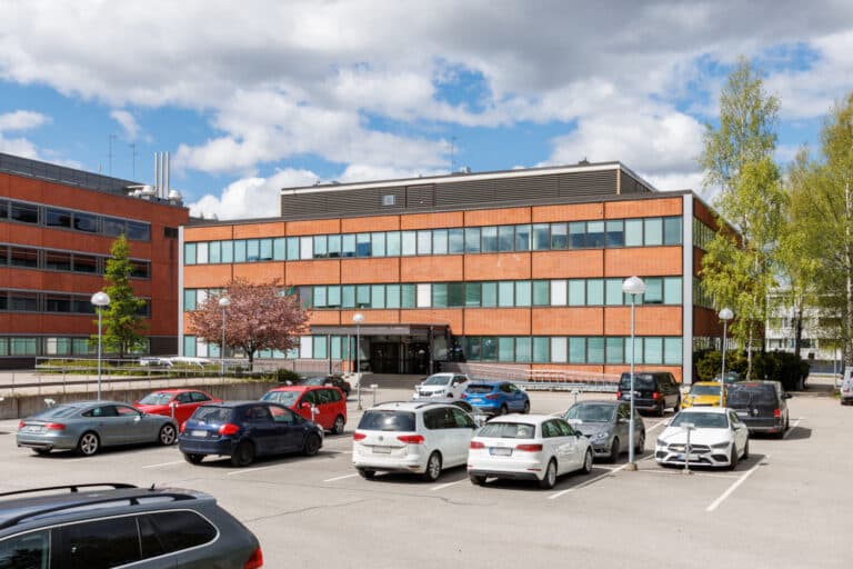 Mäkitorpantie 3 b sisäänkäynti