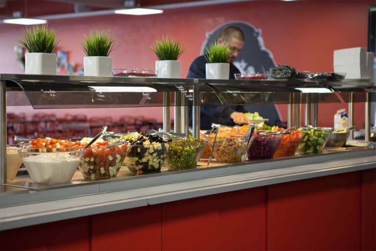 Ravintola Dylan Käpylän salaattipöytä.